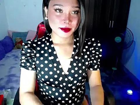 Urassiansweetcummer online show from 05/24/26, 12:59