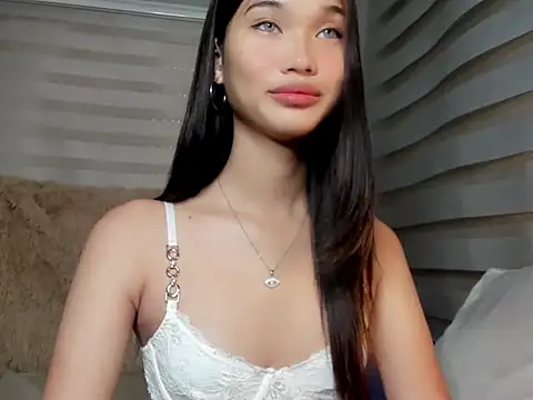 Snapshot of universal_slutt chatting on 09/21/25, 04:19 universal slutt online show from 09/21/25, 04:19