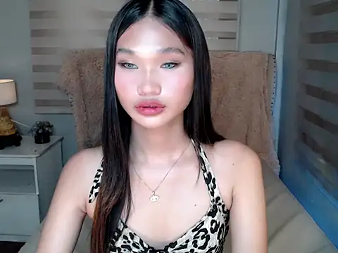 Snapshot of universal_slutt chatting on 10/24/25, 04:25 universal slutt online show from 10/24/25, 04:25