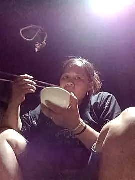 Snapshot of Phiphi135 chatting on 04/06/26, 12:39 Phiphi135 online show from 04/06/26, 12:39