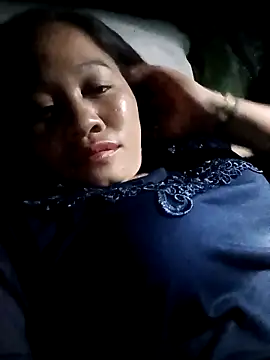 Snapshot of Phiphi135 chatting on 04/10/26, 02:22 Phiphi135 online show from 04/10/26, 02:22