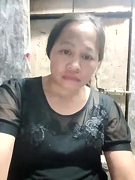 Snapshot of Phiphi135 chatting on 04/15/26, 02:35 Phiphi135 online show from 04/15/26, 02:35