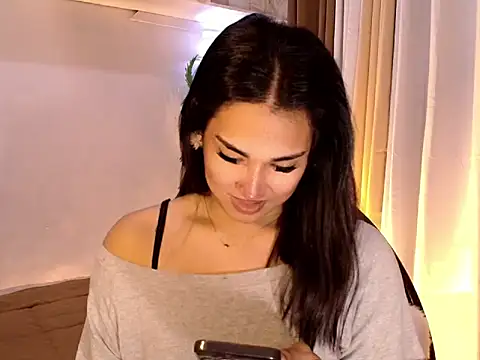 Snapshot of magnificent_kitana chatting on 05/17/26, 09:11 magnificent kitana online show from 05/17/26, 09:11