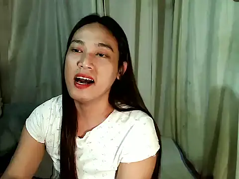 Snapshot of beatiful_lust chatting on 10/22/25, 02:23 beatiful lust online show from 10/22/25, 02:23