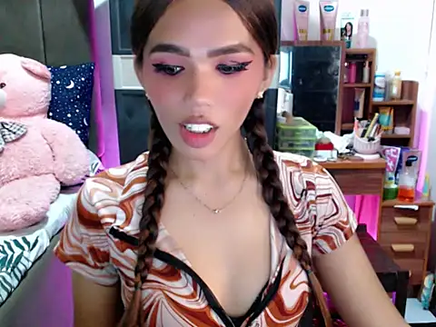 urswtasian chesca online show from 11/10/25, 01:43