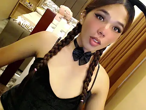urswtasian chesca online show from 05/17/26, 12:41