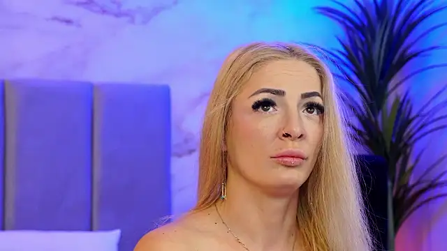 Izabellle02 online show from 03/13/26, 04:52