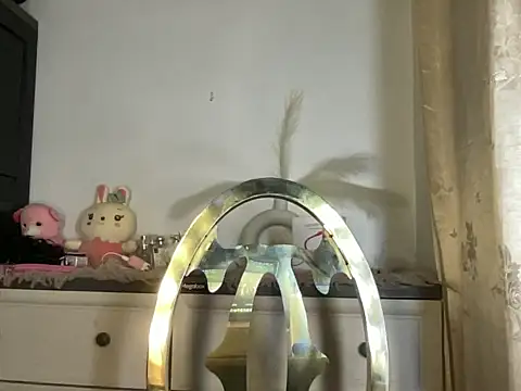 Snapshot of slimladyxoxo chatting on 12/15/25, 11:31 slimladyxoxo online show from 12/15/25, 11:31