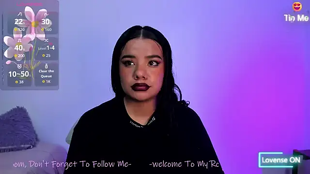 Shophie thoopson online show from 12/14/25, 12:32