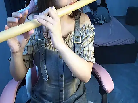 Snapshot of Ori-Yannie chatting on 10/27/25, 06:50 Ori-Yannie online show from 10/27/25, 06:50