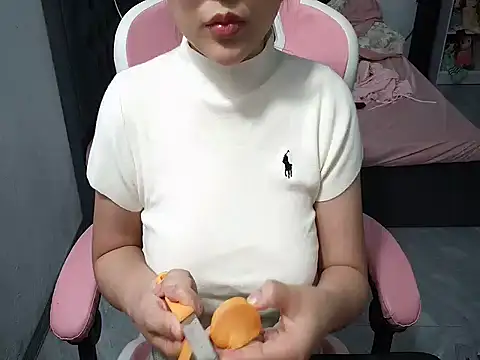 Snapshot of Ori-Yannie chatting on 11/02/25, 06:05 Ori-Yannie online show from 11/02/25, 06:05