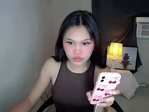 Snapshot of Filipina_milker chatting on 10/18/25, 05:46 Filipina milker online show from 10/18/25, 05:46