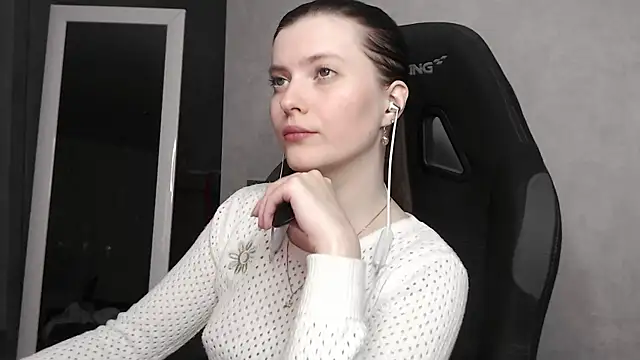 Snapshot of cute_elfy_ chatting on 09/16/25, 05:03 cute elfy online show from 09/16/25, 05:03