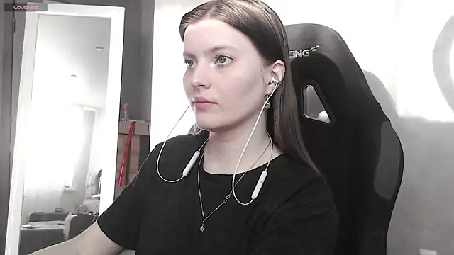 Snapshot of cute_elfy_ chatting on 09/23/25, 02:31 cute elfy online show from 09/23/25, 02:31