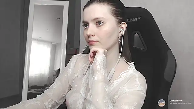 Snapshot of cute_elfy_ chatting on 09/26/25, 02:10 cute elfy online show from 09/26/25, 02:10