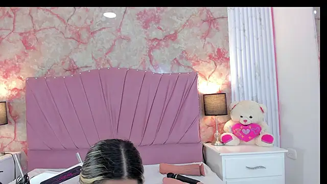 Wonderkloe  online show from 04/10/26, 08:13