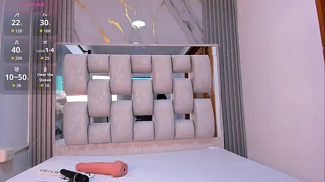 Wonderkloe  online show from 04/18/26, 08:09