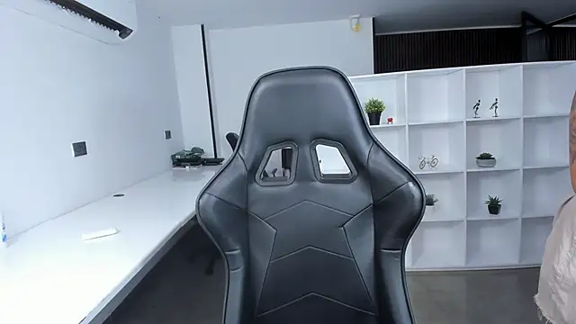 megan bigboobs  online show from 11/08/25, 10:48