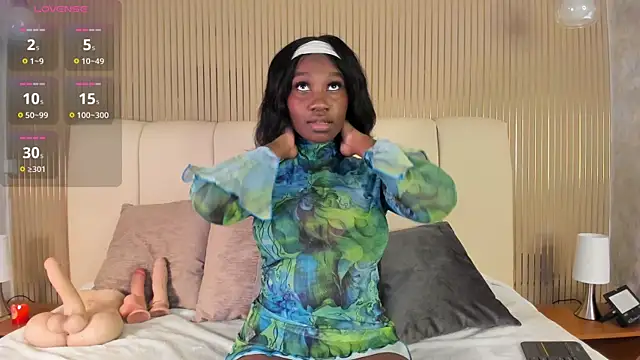 Snapshot of estefanyy_ chatting on 01/17/26, 04:06 estefanyy online show from 01/17/26, 04:06