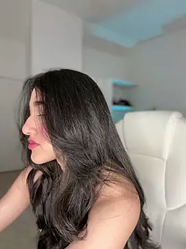 Snapshot of julieta_jhonss chatting on 06/18/26, 02:12 julieta jhonss online show from 06/18/26, 02:12