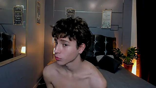 Snapshot of Christopher_77 chatting on 10/17/25, 01:57 Christopher 77 online show from 10/17/25, 01:57