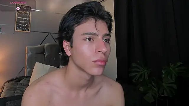 Snapshot of Christopher_77 chatting on 11/06/25, 03:57 Christopher 77 online show from 11/06/25, 03:57