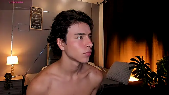 Snapshot of Christopher_77 chatting on 11/18/25, 05:17 Christopher 77 online show from 11/18/25, 05:17