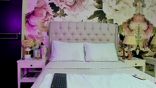 MaddyMay  online show from 10/04/25, 08:51