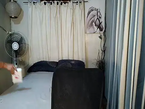 holly bitch online show from 07/10/26, 12:37
