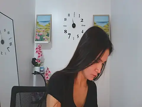 Snapshot of anne_smithe chatting on 11/05/25, 01:33 anne smithe online show from 11/05/25, 01:33