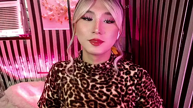 UrhotlucyTS online show from 05/15/26, 07:04