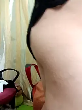 Snapshot of Mizzu-mi chatting on 11/07/25, 02:06 Mizzu-mi online show from 11/07/25, 02:06