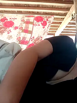 Snapshot of Lam-Di chatting on 10/12/25, 06:01 Lam-Di online show from 10/12/25, 06:01