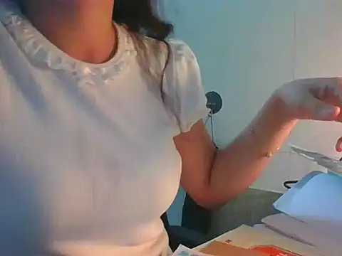 Snapshot of Linzly chatting on 10/06/25, 04:37 Linzly online show from 10/06/25, 04:37