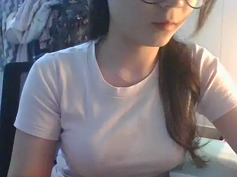 Snapshot of Linzly chatting on 10/20/25, 04:40 Linzly online show from 10/20/25, 04:40