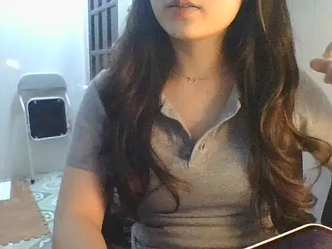 Snapshot of Linzly chatting on 10/31/25, 02:56 Linzly online show from 10/31/25, 02:56