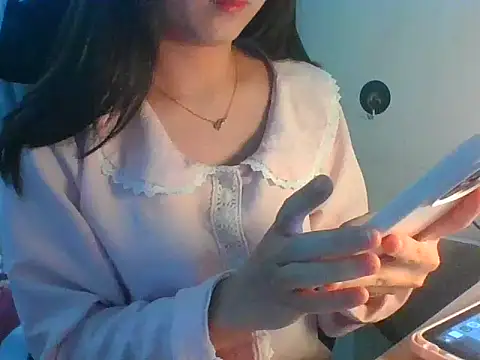 Snapshot of Linzly chatting on 11/21/25, 05:00 Linzly online show from 11/21/25, 05:00