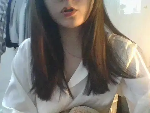 Snapshot of Linzly chatting on 12/14/25, 02:50 Linzly online show from 12/14/25, 02:50