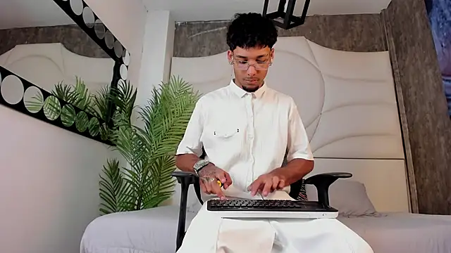 Thiagoferreti online show from 10/17/25, 03:31