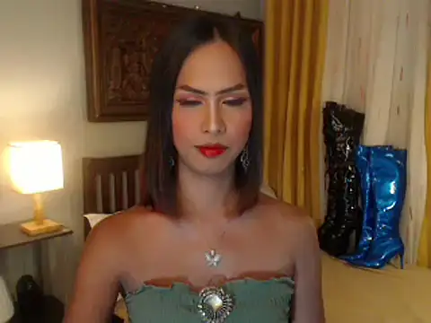 Snapshot of Nathalieheartt chatting on 10/13/25, 02:00 Nathalieheartt online show from 10/13/25, 02:00