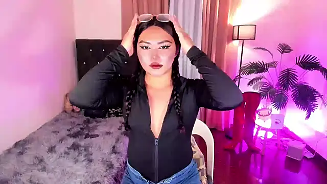 Snapshot of Unique_Maya chatting on 06/25/26, 03:49 Unique Maya online show from 06/25/26, 03:49