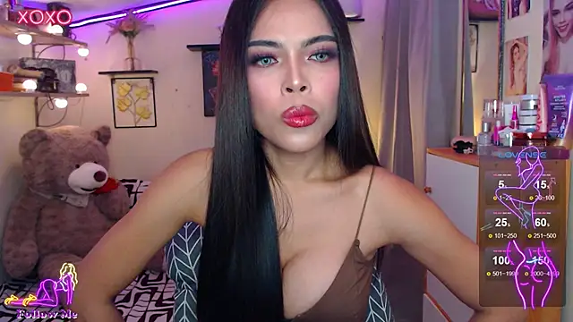 izabella moore online show from 05/18/26, 03:46