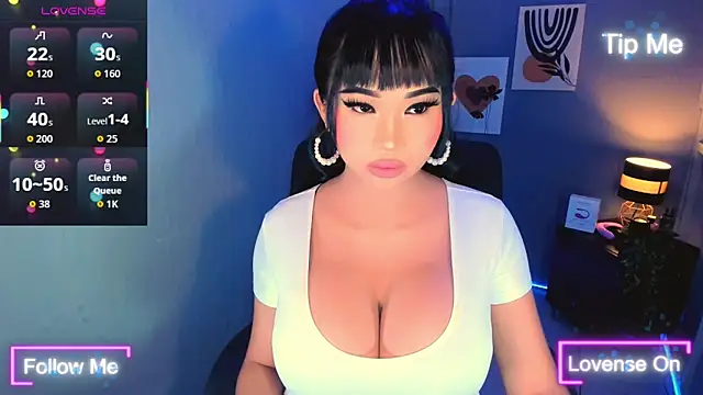 TriciaCumLoader online show from 10/24/25, 01:13