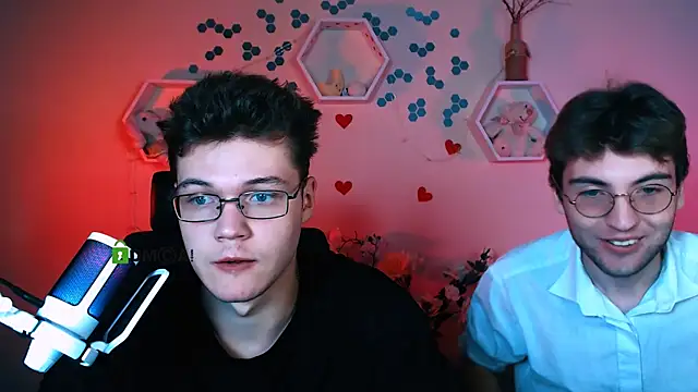 Snapshot of lucas_long_ chatting on 10/17/25, 07:49 lucas long online show from 10/17/25, 07:49