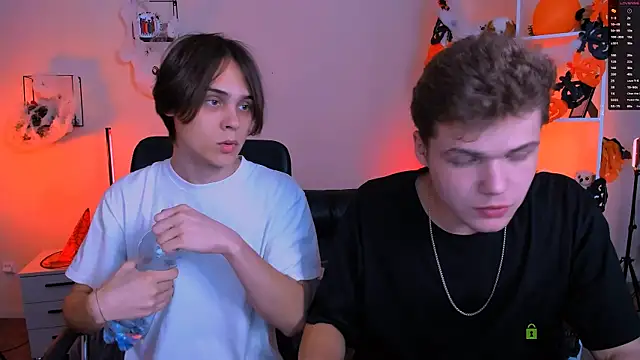 Snapshot of lucas_long_ chatting on 11/03/25, 07:48 lucas long online show from 11/03/25, 07:48