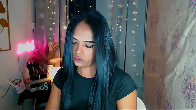 Lorainnelustts online show from 02/18/26, 12:34