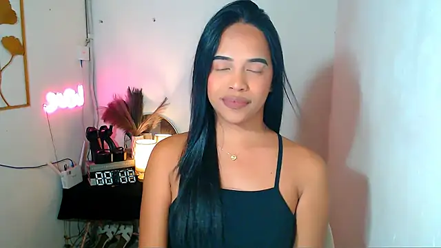 Lorainnelustts online show from 03/04/26, 12:16