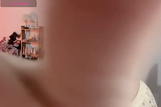 Snapshot of ___Daisy___ chatting on 11/19/25, 06:24 Daisy online show from 11/19/25, 06:24