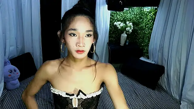 lhexiecollins online show from 12/18/25, 04:02