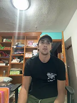 aavrdvh33 online show from 09/15/25, 07:14